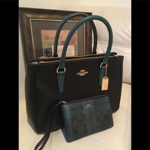 Coach wristlet and bag